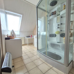 Maison 4 Chambres + Bureau + Sous sol  Sous compromis 