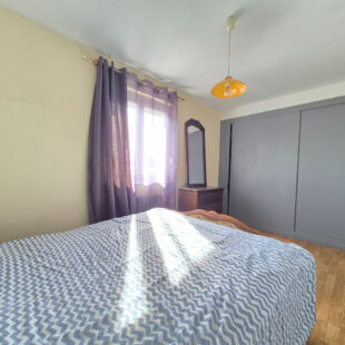 Maison 4 Chambres + Bureau + Sous sol  Sous compromis 