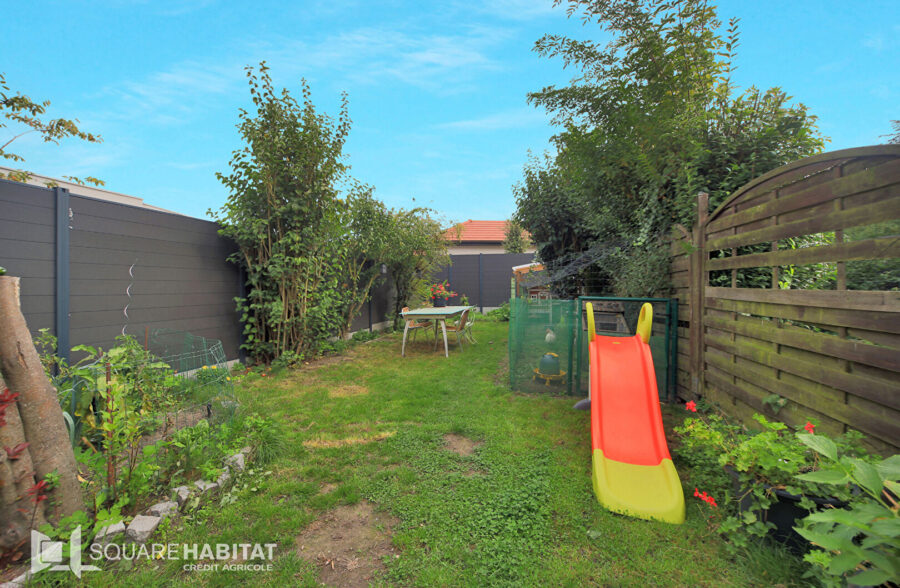 Maison de ville semi individuelle avec 4 chambres