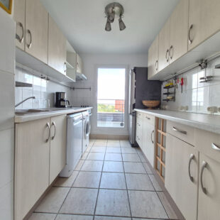 Magnifique appartement 4 chambres dernier étage à proximité immédiate du métro.