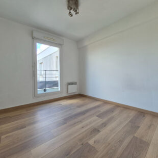 Magnifique appartement 4 chambres dernier étage à proximité immédiate du métro.