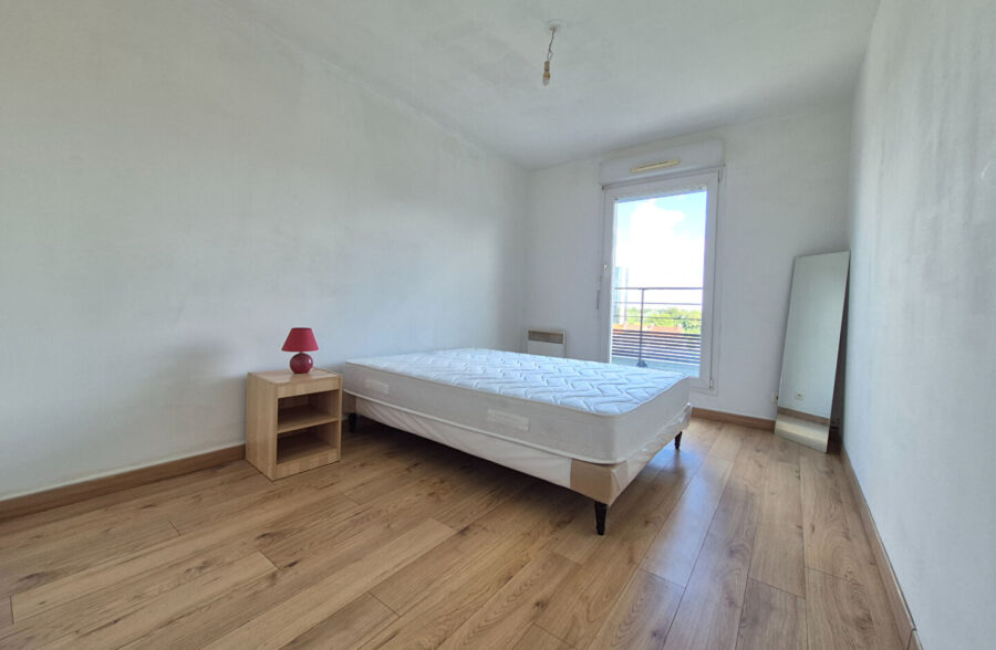 Magnifique appartement 4 chambres dernier étage à proximité immédiate du métro.