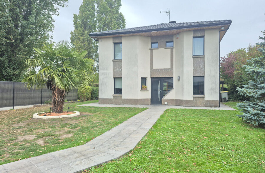 Maison Fenain 10 pièce(s) 191 m2