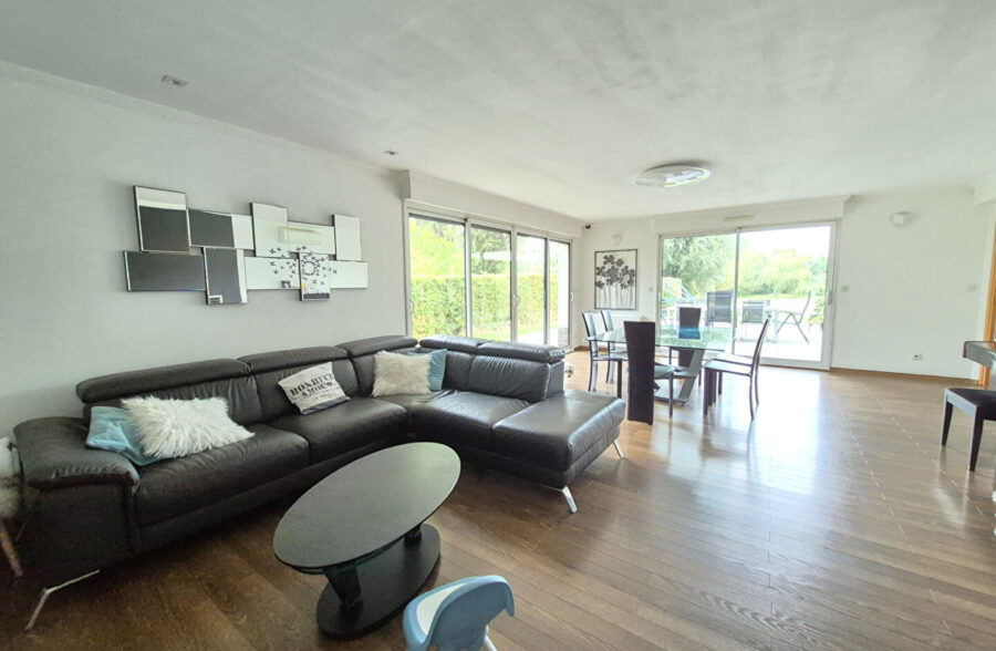 Maison Fenain 10 pièce(s) 191 m2