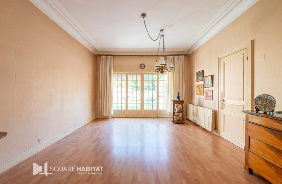 Anzin – Maison Bourgeoise de Charme avec Garage et Jardin