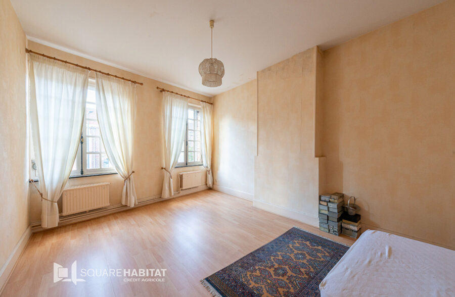 Anzin – Maison Bourgeoise de Charme avec Garage et Jardin