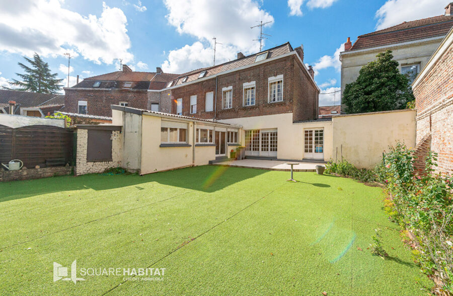 Anzin – Maison Bourgeoise de Charme avec Garage et Jardin