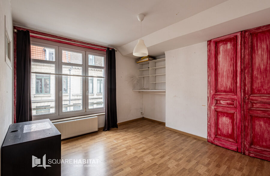 VIEUX LILLE MAISON DE 207 M2 AU SOL, RARE SUR SECTEUR