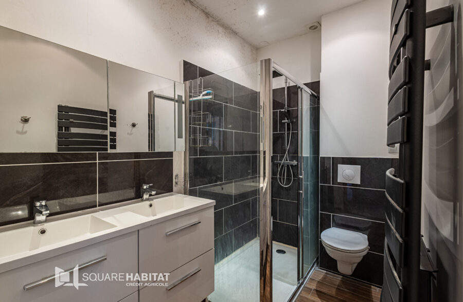 VIEUX LILLE MAISON DE 207 M2 AU SOL, RARE SUR SECTEUR