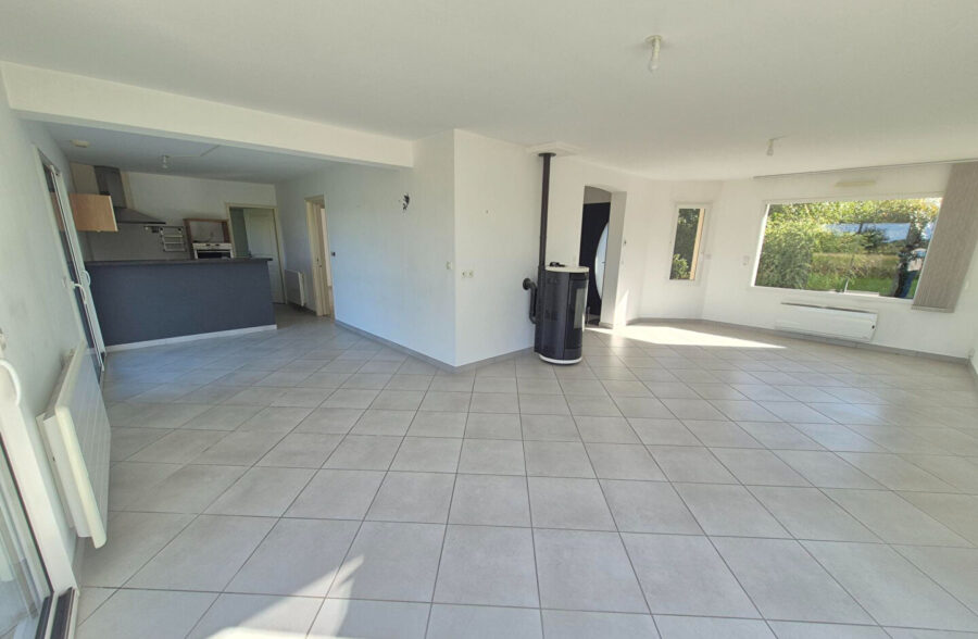 Maison de 2010, 4 chambres, double garage, vivable de plain-pied sur 2500m² à VERTON