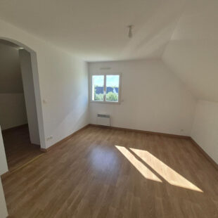 Maison de 2010, 4 chambres, double garage, vivable de plain-pied sur 2500m² à VERTON