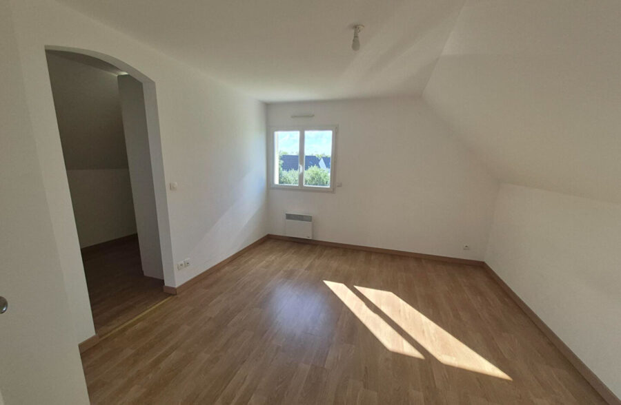 Maison de 2010, 4 chambres, double garage, vivable de plain-pied sur 2500m² à VERTON