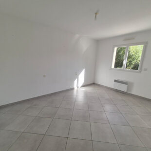 Maison de 2010, 4 chambres, double garage, vivable de plain-pied sur 2500m² à VERTON