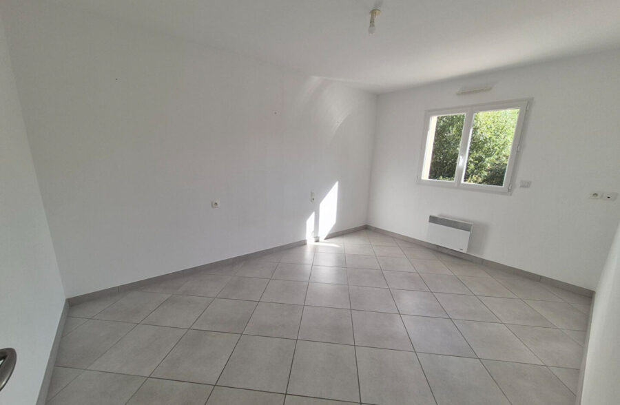 Maison de 2010, 4 chambres, double garage, vivable de plain-pied sur 2500m² à VERTON