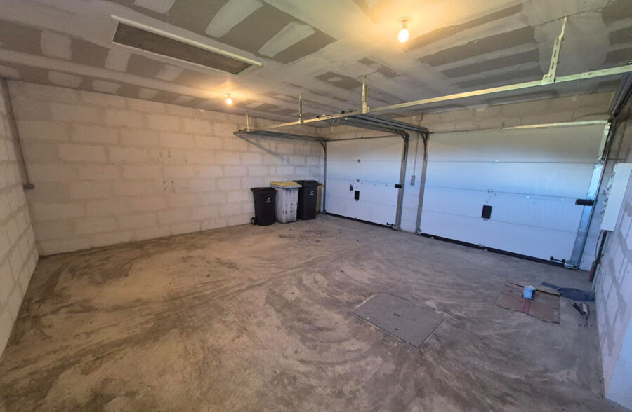 Maison de 2010, 4 chambres, double garage, vivable de plain-pied sur 2500m² à VERTON