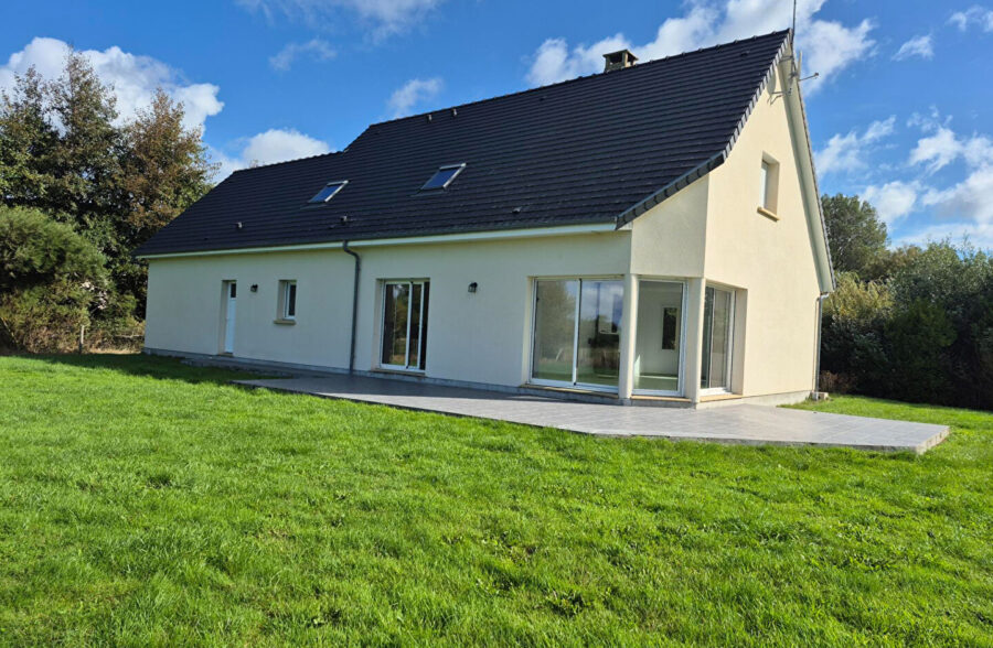 Maison de 2010, 4 chambres, double garage, vivable de plain-pied sur 2500m² à VERTON