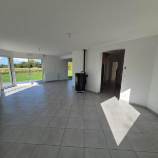 Maison de 2010, 4 chambres, double garage, vivable de plain-pied sur 2500m² à VERTON