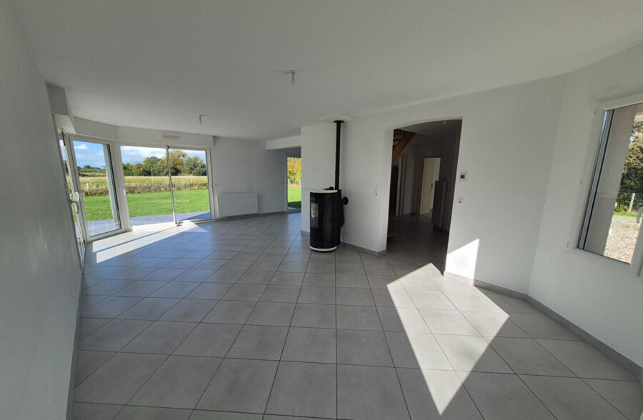 Maison de 2010, 4 chambres, double garage, vivable de plain-pied sur 2500m² à VERTON