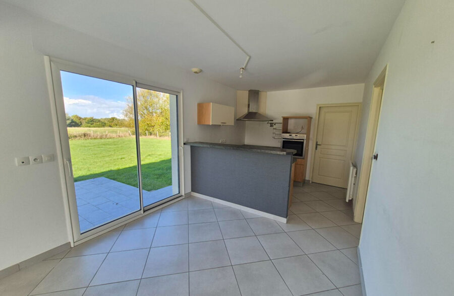 Maison de 2010, 4 chambres, double garage, vivable de plain-pied sur 2500m² à VERTON