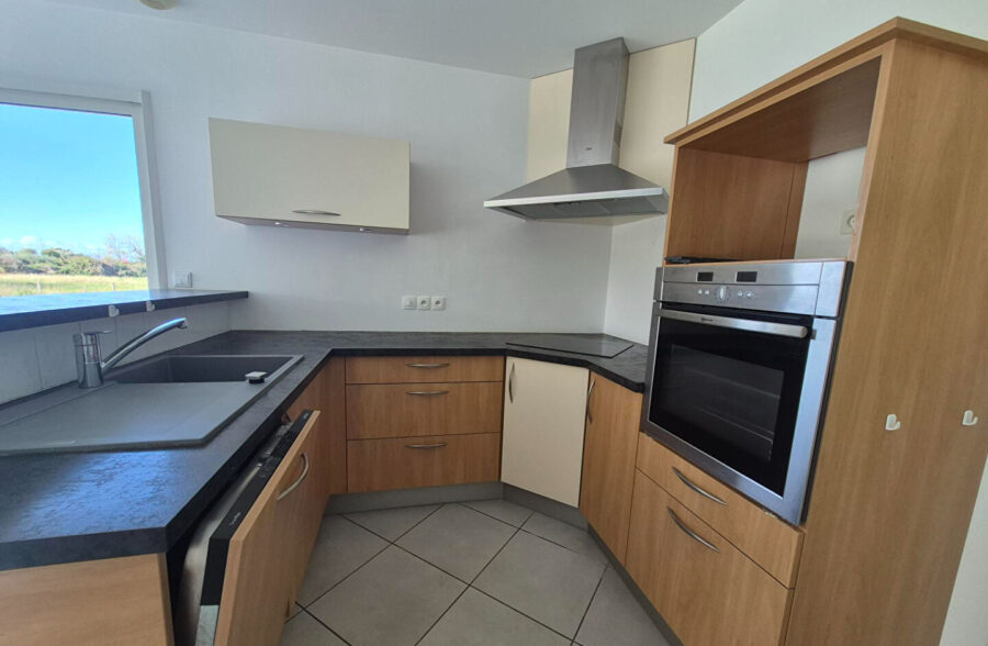 Maison de 2010, 4 chambres, double garage, vivable de plain-pied sur 2500m² à VERTON