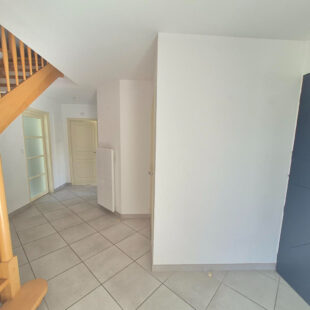 Maison de 2010, 4 chambres, double garage, vivable de plain-pied sur 2500m² à VERTON