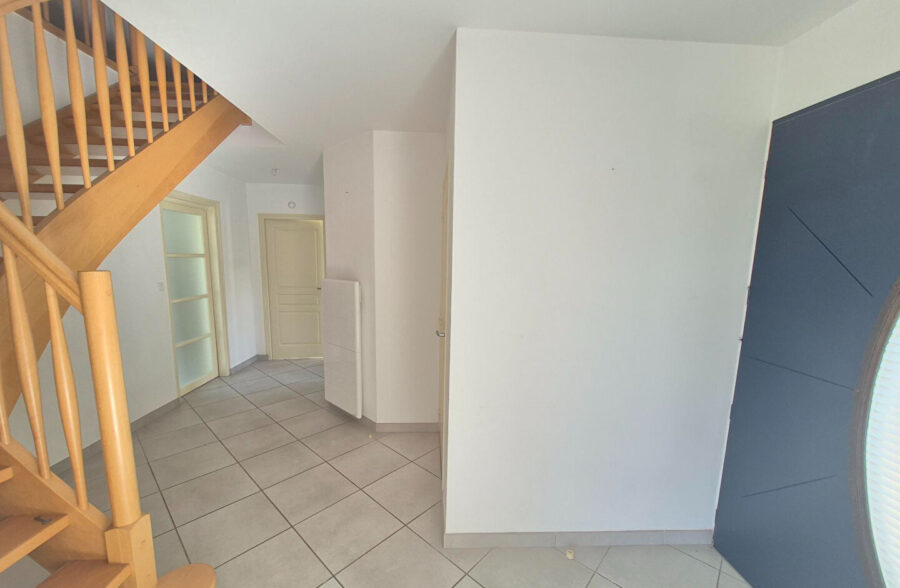 Maison de 2010, 4 chambres, double garage, vivable de plain-pied sur 2500m² à VERTON