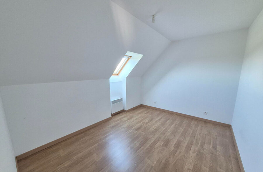 Maison de 2010, 4 chambres, double garage, vivable de plain-pied sur 2500m² à VERTON