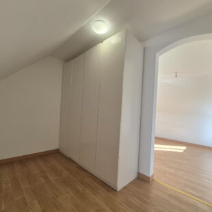 Maison de 2010, 4 chambres, double garage, vivable de plain-pied sur 2500m² à VERTON