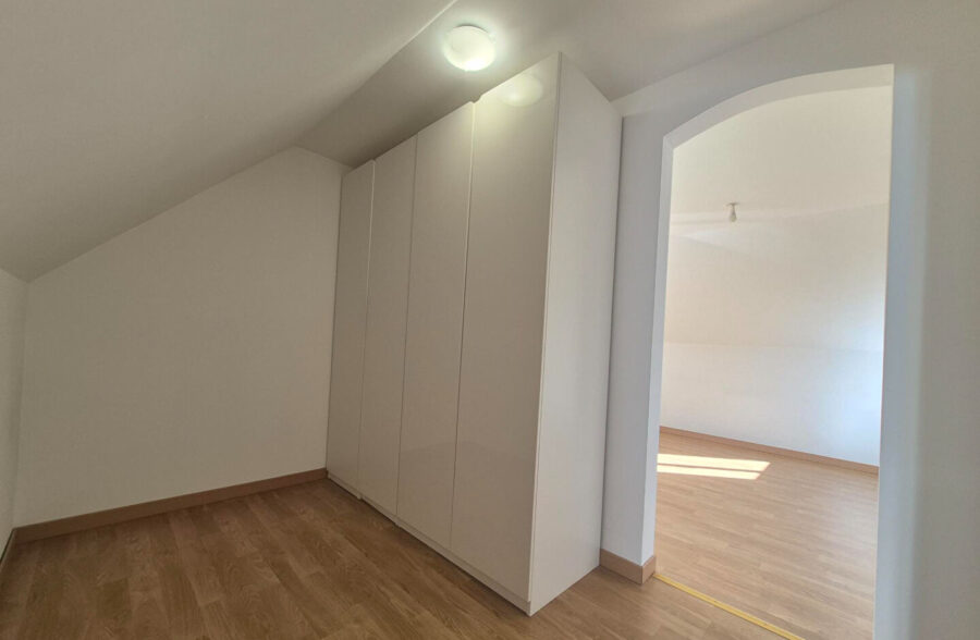 Maison de 2010, 4 chambres, double garage, vivable de plain-pied sur 2500m² à VERTON