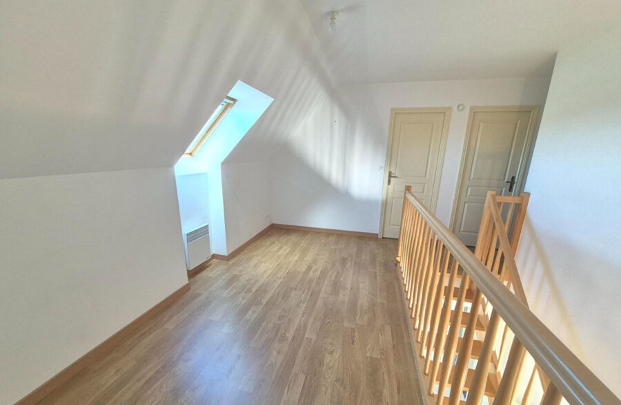 Maison de 2010, 4 chambres, double garage, vivable de plain-pied sur 2500m² à VERTON