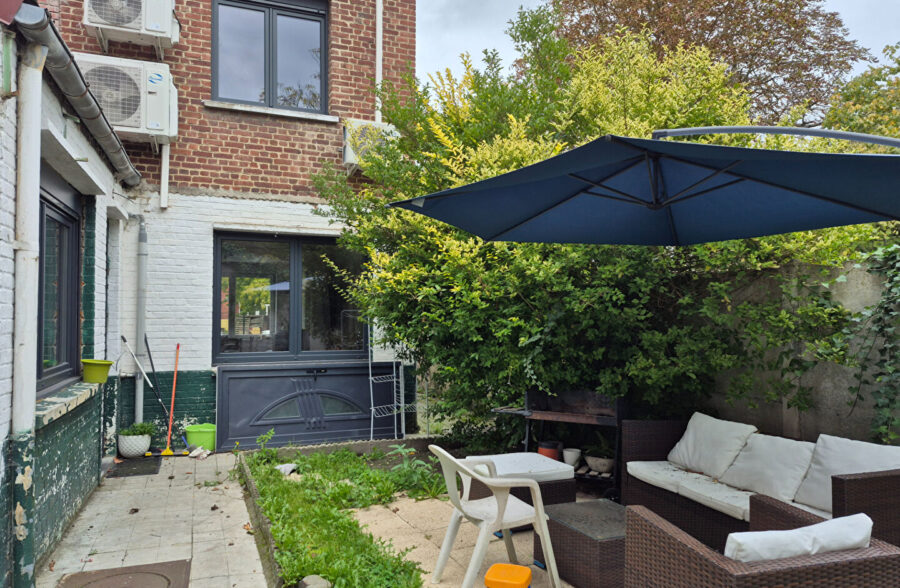 Maison  semi individuel  sur 500 m²