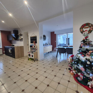 Maison INDIVIDUELLE ,semi plain pied !