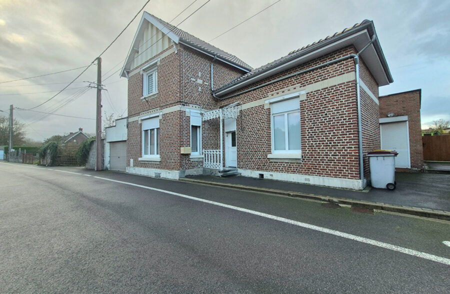 Maison INDIVIDUELLE ,semi plain pied !