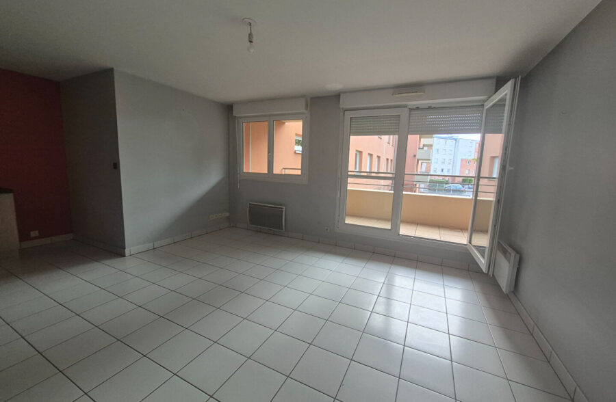 T2  AVEC BALCON ET PARKING