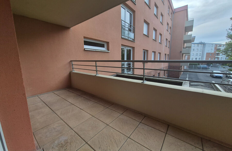 T2  AVEC BALCON ET PARKING