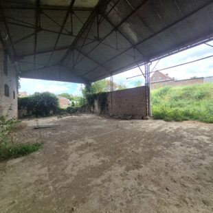 Longère individuelle , grange et hangar.