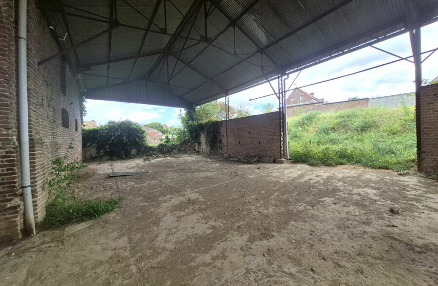 Longère individuelle , grange et hangar.