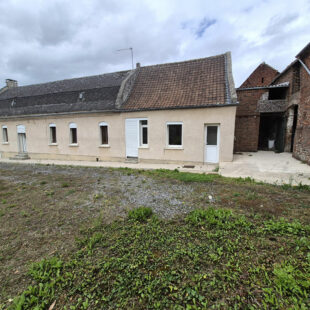Longère individuelle , grange et hangar.