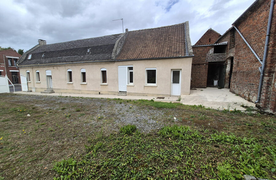 Longère individuelle , grange et hangar.