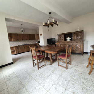 Longère individuelle , grange et hangar.