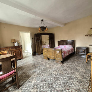 Longère individuelle , grange et hangar.