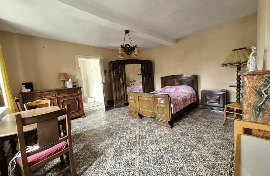 Longère individuelle , grange et hangar.