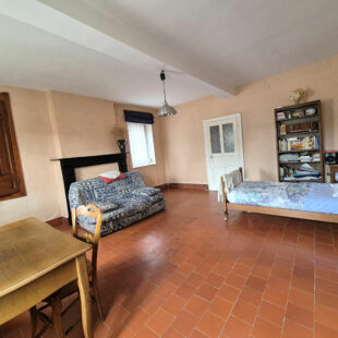 Longère individuelle , grange et hangar.