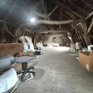 Longère individuelle , grange et hangar.