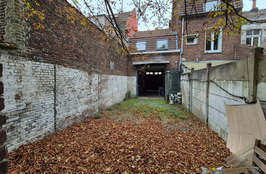 Sublime maison familiale offrant de nombreuses possibilités, avec un revenu locatif de 2 400 € par mois.