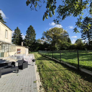 Charmante maison de campagne individuelle avec grand terrain et dépendances