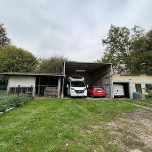 Charmante maison de campagne individuelle avec grand terrain et dépendances