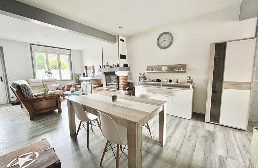 Maison individuelle semi plain pied avec jardin et garage