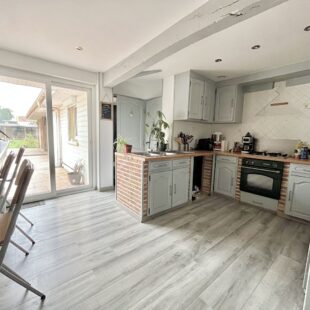 Maison individuelle semi plain pied avec jardin et garage