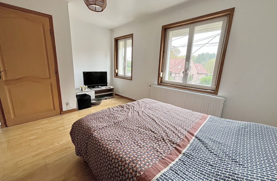 Maison individuelle semi plain pied avec jardin et garage